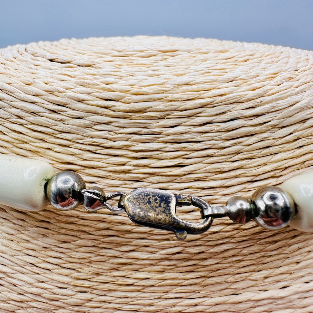 Elegant Vintage Cream Abstract Necklace - Picture 3 of 5